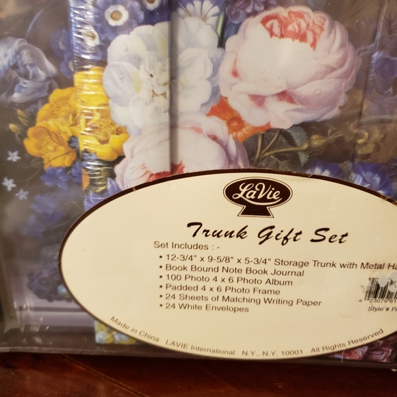 Trunk Gift Set - Picture 3 of 12
